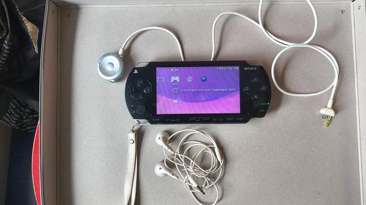 zeer mooie sony PSP - 1104x, Spelcomputers en Games, Spelcomputers | Sony PSP, Zo goed als nieuw, PSP, Zwart, Ophalen