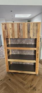boekenkast (met ingebouwde plantenbak), Ophalen, 100 tot 150 cm, Zo goed als nieuw, Met klep(pen)