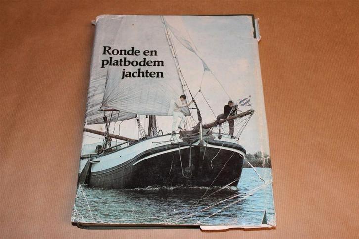 Boek over Ronde- en Platbodemjachten, Boeken, Hobby en Vrije tijd, Gelezen, Overige onderwerpen, Ophalen of Verzenden