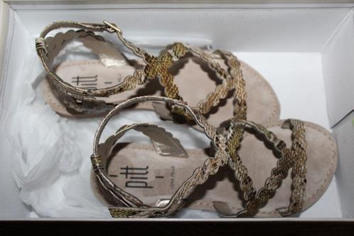 Pitt vlotte gekleurde leren sandalen mt 36 KOOPJE, Kleding | Dames, Schoenen, Nieuw, Sandalen of Muiltjes, Overige kleuren, Ophalen of Verzenden