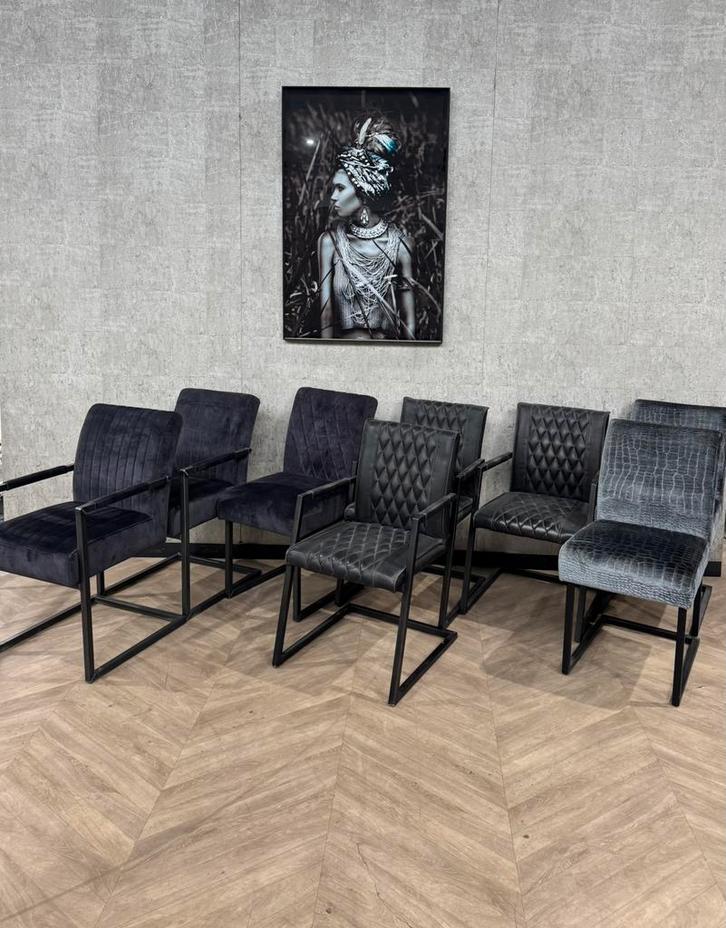 Goedkope set 8 eetkamerstoelen zwart/grijs/bruin *showroom, Huis en Inrichting, Stoelen, Gebruikt, Vijf, Zes of meer stoelen, Stof