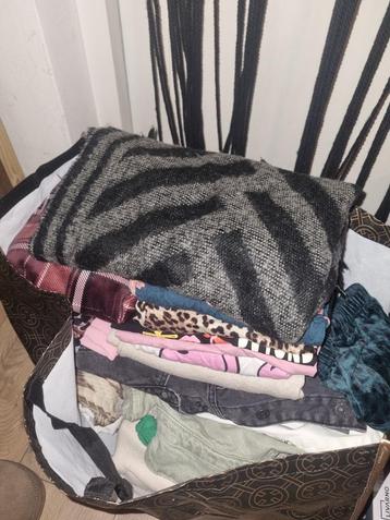 Dames kleding maat XS/S Zomer/Lente ( alles in een tas ) beschikbaar voor biedingen