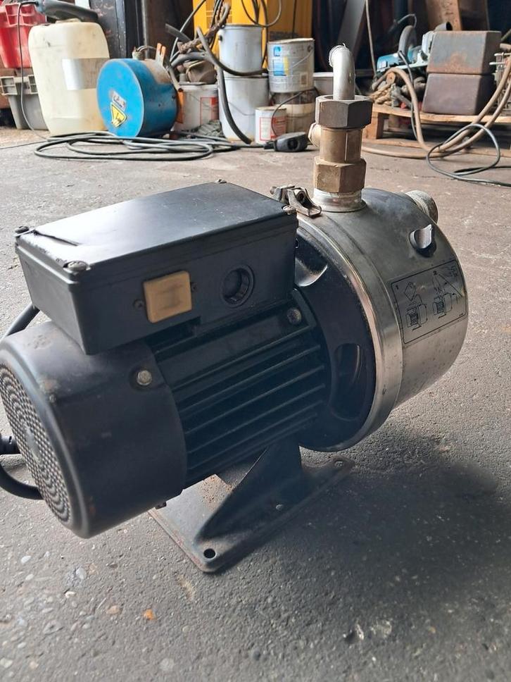 RVS centrifugaal pompen. Grundfos., Zakelijke goederen, Machines en Bouw | Pompen en Compressoren, Ophalen of Verzenden