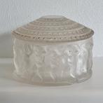 Lalique Enfants Franse Persglazen doos, 1931 h. 8 cm., Ophalen of Verzenden