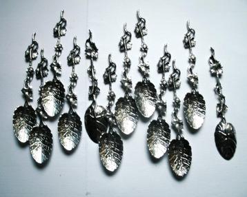 12 antieke zilveren lepeltjes beschikbaar voor biedingen