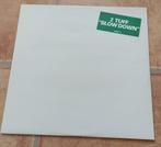 12'' 2 Tuff - Slow down (samples Hold on & Ghetto Heaven), Ophalen of Verzenden, 1980 tot 2000, Zo goed als nieuw, 12 inch