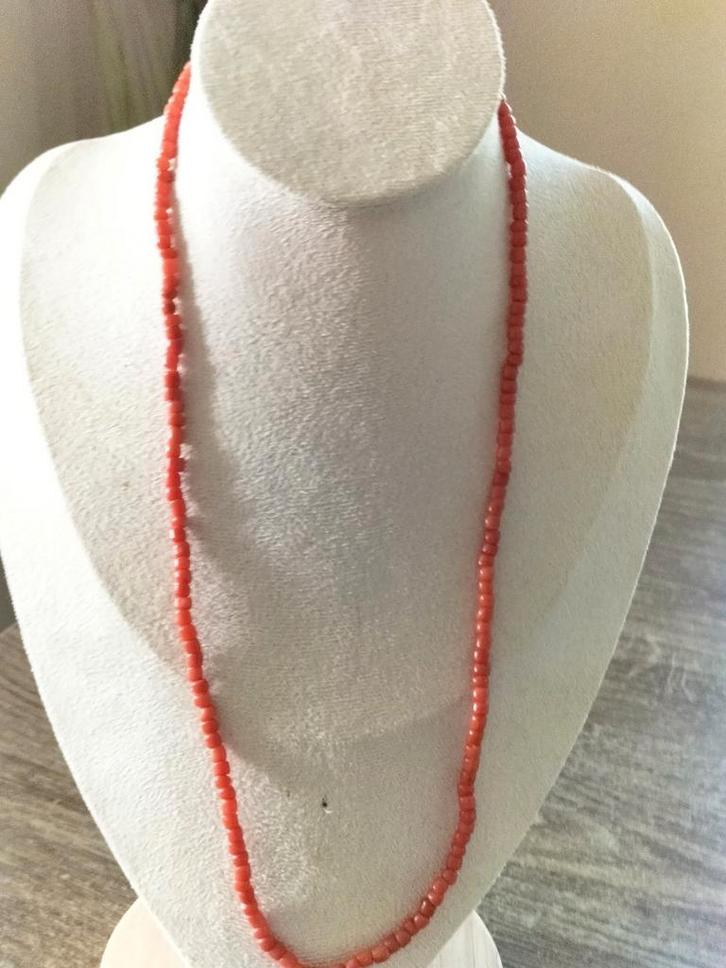Prachtige oude bloedkoraal ketting., Sieraden, Tassen en Uiterlijk, Kettingen, Zo goed als nieuw, Steen of Mineraal, Rood, Verzenden