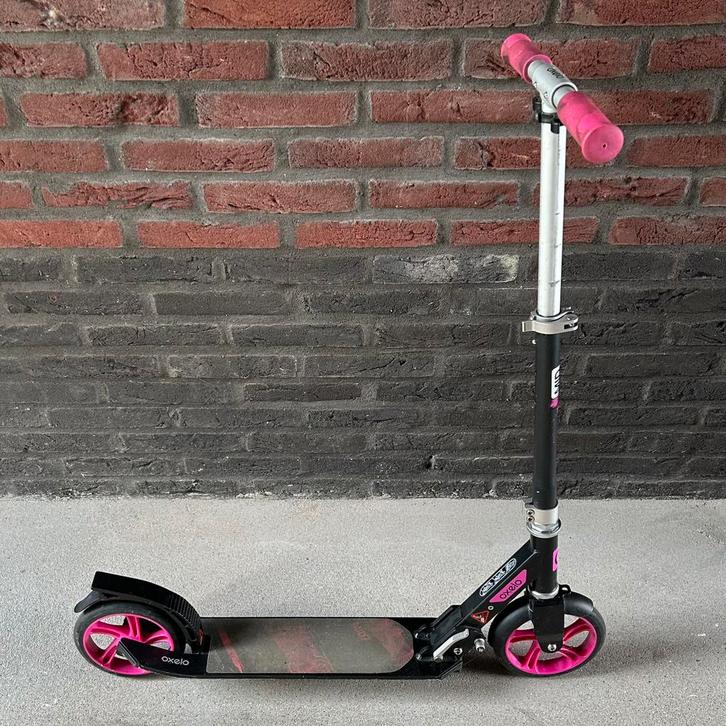 Decathlon Oxelo Mid 7 opvouwbare step (zwart/paars), Fietsen en Brommers, Steps, Gebruikt, Gewone step, Ophalen of Verzenden