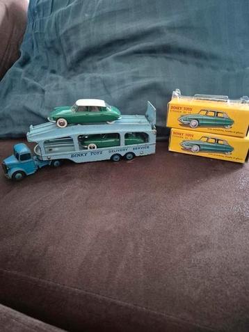 Oude dinky toys autotransporter  met 2 nieuwe dinky toys atl beschikbaar voor biedingen