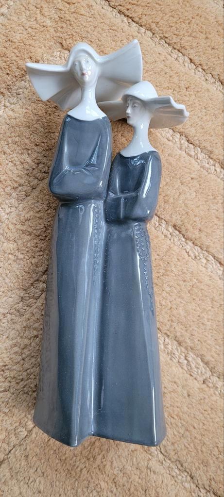 Porseleinen Beeldje - Twee Vrouwen, Antiek en Kunst, Kunst | Beelden en Houtsnijwerken, Ophalen of Verzenden