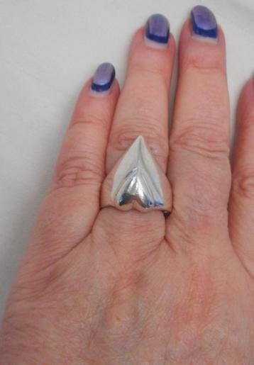 Zilveren modernist ring met hart maat 19 nr.306 beschikbaar voor biedingen