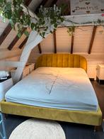 Fluwelen 2 persoons bed, gestoffeerd in groen gele stof, Ophalen of Verzenden