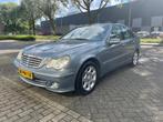 Mercedes-Benz C-Klasse 1.8 C180 Kompr Sedan 2004 Grijs, Auto's, 74 €/maand, 1796 cc, Origineel Nederlands, Handgeschakeld