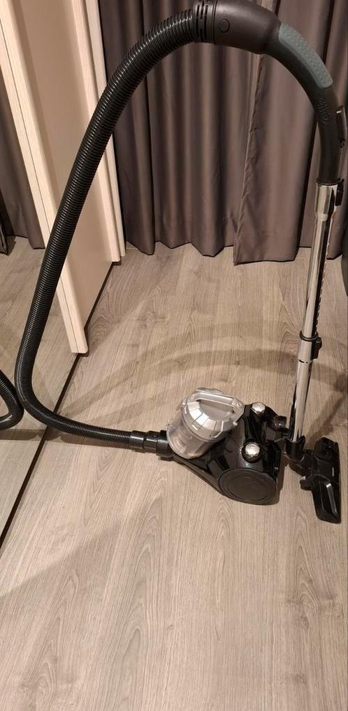 Tomado stofzuiger 2 liter., Witgoed en Apparatuur, Stofzuigers, Gebruikt, Stofzuiger, Minder dan 1200 watt, Ophalen