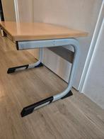 Robuuste en stevige Kinderbureau en bijbehorende stoel, Ophalen, Zo goed als nieuw, Tafel(s) en Stoel(en)