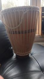 Kleine djembe, handgemaakt, Noord Afrikaanse afkomst., Muziek en Instrumenten, Percussie, Ophalen of Verzenden, Zo goed als nieuw