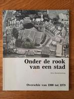 Onder de rook van een stad - Arno Steekelenburg, Arno Steekelenburg, Ophalen of Verzenden, 20e eeuw of later, Gelezen