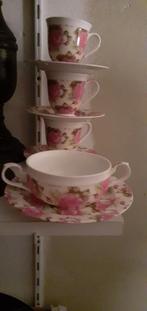 Bone China soepkom met 3 kop& schotels, Huis en Inrichting, Keuken | Servies, Ophalen of Verzenden, Zo goed als nieuw, Overige stijlen