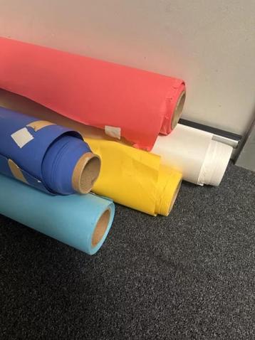 Papieren Achtergrond Rollen beschikbaar voor biedingen