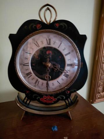 Orfac Tafelklok met Bloemenmotief beschikbaar voor biedingen