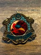Efteling jubileum pin 10 jaar Vogelrok, Ophalen of Verzenden, Zo goed als nieuw, Button of Speldje