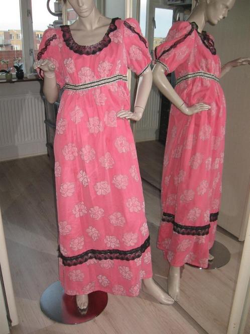 Roze show jurk retro vintage uniek handgemaakt goede staat, Kleding | Dames, Jurken, Zo goed als nieuw, Maat 38/40 (M), Roze, Onder de knie