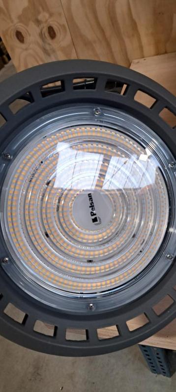 Ufo lamp gaat weg wegens overcompleet beschikbaar voor biedingen