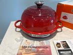 Nieuwe Le Creuset Broodpan 24 cm Kersenrood met doos, Gietijzer, Nieuw, Ophalen of Verzenden, Le Creuset