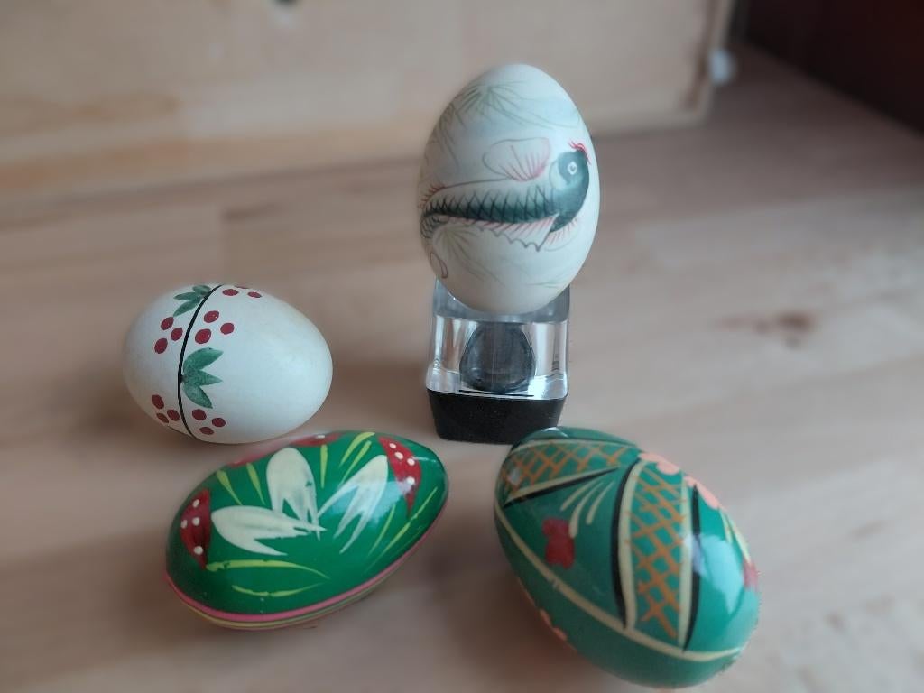 Set van 4 handbeschilderde eieren. (2x hout, 2x eierschaal), Ophalen of Verzenden