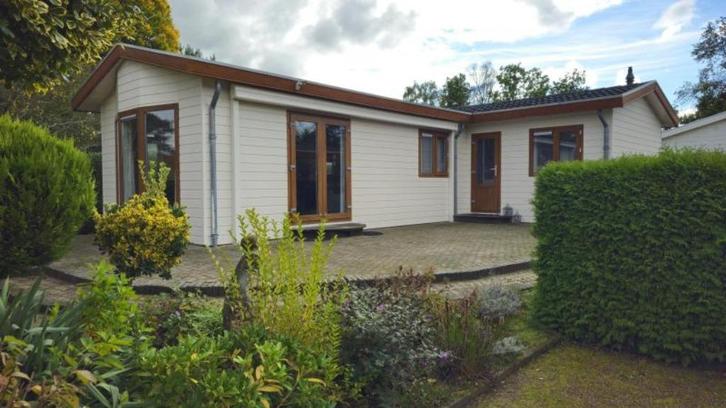 Luxe en onderhoudsarm L-vorm chalet, Caravans en Kamperen, Stacaravans, tot en met 4, Ophalen