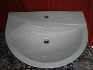 NIEUW  wastafel Villeroy & Boch   70 x 52  cm beschikbaar voor biedingen