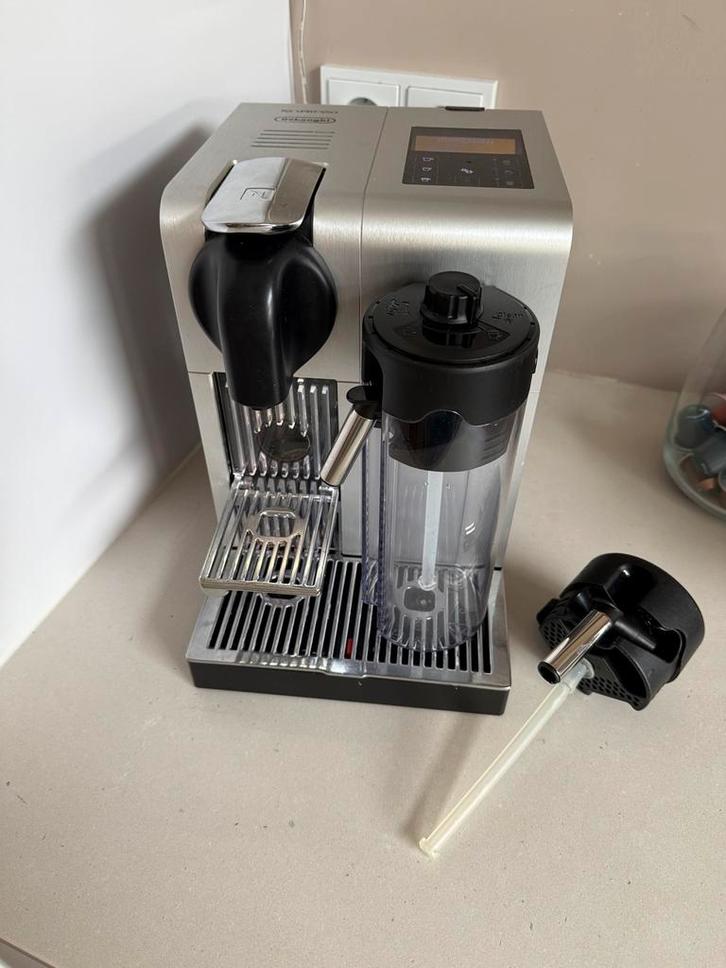 Nespresso De'Longhi Lattissima Pro, Witgoed en Apparatuur, Koffiezetapparaten, Gebruikt, Koffiepads en cups, Koffiemachine, 2 tot 4 kopjes
