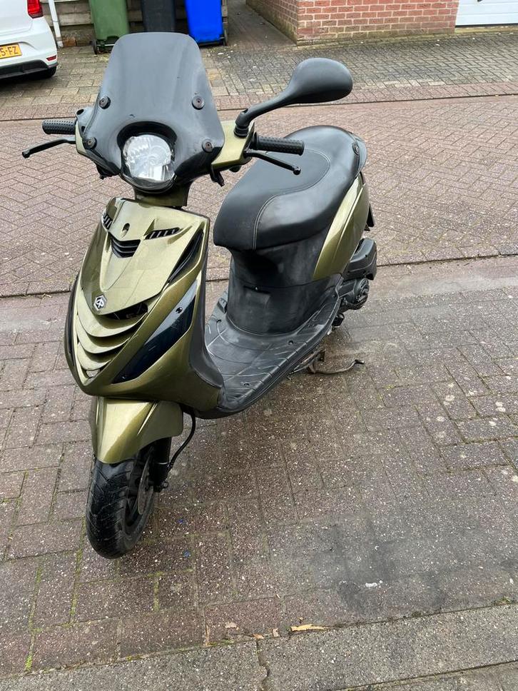 Piaggio zip, Fietsen en Brommers, Scooters | Piaggio, Zo goed als nieuw, Zip, Maximaal 45 km/u, Benzine, Ophalen