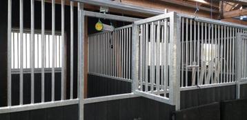 voorwand + tussenwand paardenbox beschikbaar voor biedingen