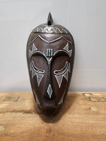 LEUK HOUTEN MASKER beschikbaar voor biedingen