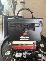 Leuke tas statue beeld allumnium chanel stijl, Huis en Inrichting, Ophalen of Verzenden, Zo goed als nieuw