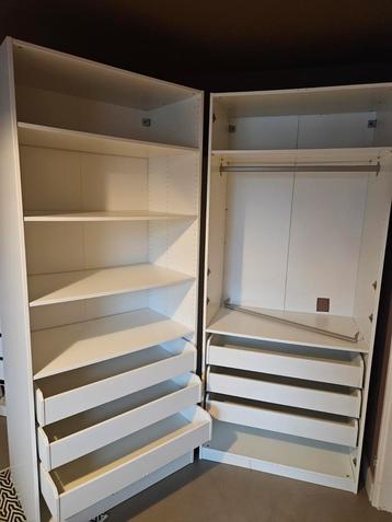 Ikea PAX basis frame wit 236 hoog met 2 planken en 2 deuren beschikbaar voor biedingen