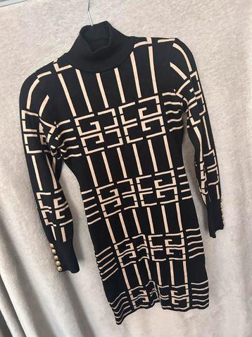 Zwart-Beige Jurk met Geometrisch Patroon beschikbaar voor biedingen