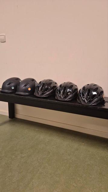 Fietshelmen 5 stuks - Zo goed als nieuw! beschikbaar voor biedingen