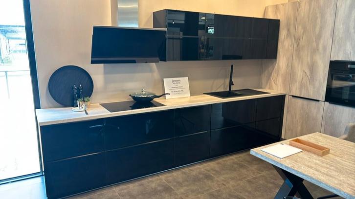 Showroomkeuken compleet aeg, Huis en Inrichting, Keuken | Complete keukens, Zo goed als nieuw, Zwart, Ophalen