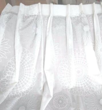 2 Witte HEMA vitrage/inbetween van 222 cm hoog en 85 cm br beschikbaar voor biedingen