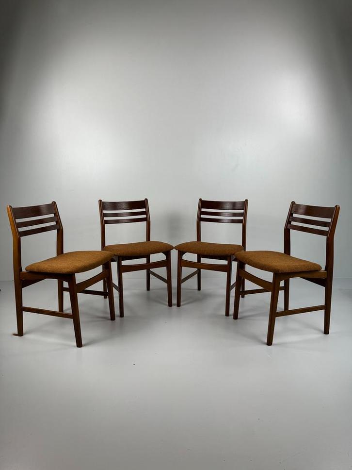 Set of 4 Danish Mid-Century Dining Chairs, Huis en Inrichting, Stoelen, Zo goed als nieuw, Stof, Bruin, Ophalen