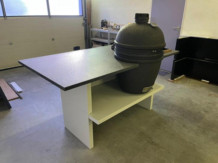 Buitenkeuken betonnen basis met natuurstenen blad, Tuin en Terras, Buitenkeukens, Zo goed als nieuw, Houtskool, Vrijstaand, Ophalen of Verzenden