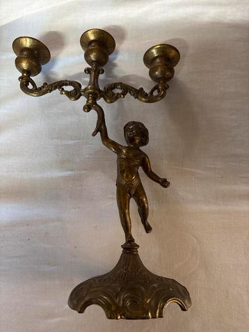 Bronzen kandelaar met putto beschikbaar voor biedingen