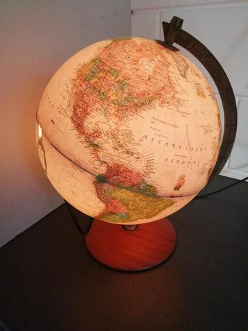 PRACHTIGE OUDE GLOBE 40 CM HOOGTE MET VERLICHTING  beschikbaar voor biedingen
