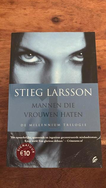 Stieg Larsson - Mannen die vrouwen haten beschikbaar voor biedingen