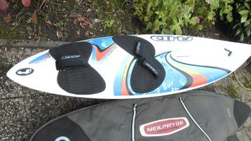 board ahd maui force 8'4"x 22".250 x 55 cm,80 l.,boardbag beschikbaar voor biedingen
