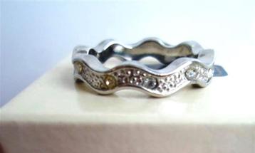 AVON ring. Zilverkleurig. In originele doos. Wave. Bewerkt. beschikbaar voor biedingen