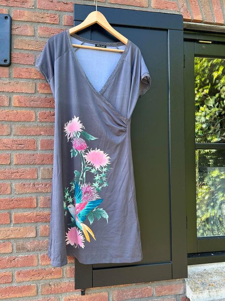Prachtige oude collectie King Louie maat L, Kleding | Dames, Jurken, Gedragen, Maat 42/44 (L), Grijs, Knielengte, Verzenden