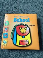 Baby's Eerste Woordenboek - School, Ophalen of Verzenden, Zo goed als nieuw, Uitklap-, Voel- of Ontdekboek, 0 tot 6 maanden